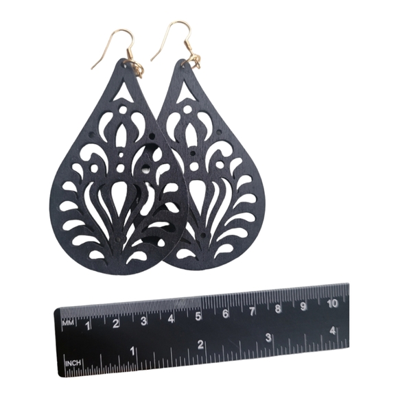 Vintage Water Drop Flower Design Black Wood Earrings. - Picture 4 of 4